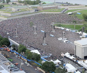 Mellyssa_1982's tweet photo. This crowd! #Feq2017 @backstreetboys so many of us! #BSBmemories @FestivalEteQc https://t.co/LUDlXYjtRz