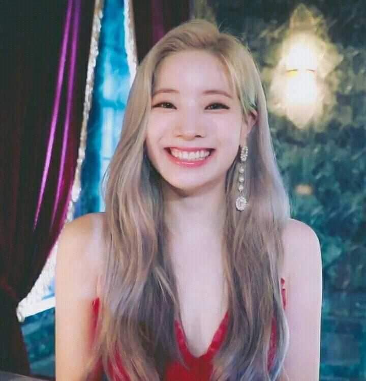 dont you just melt when dahyun smiles so wide that her eyes disappear
