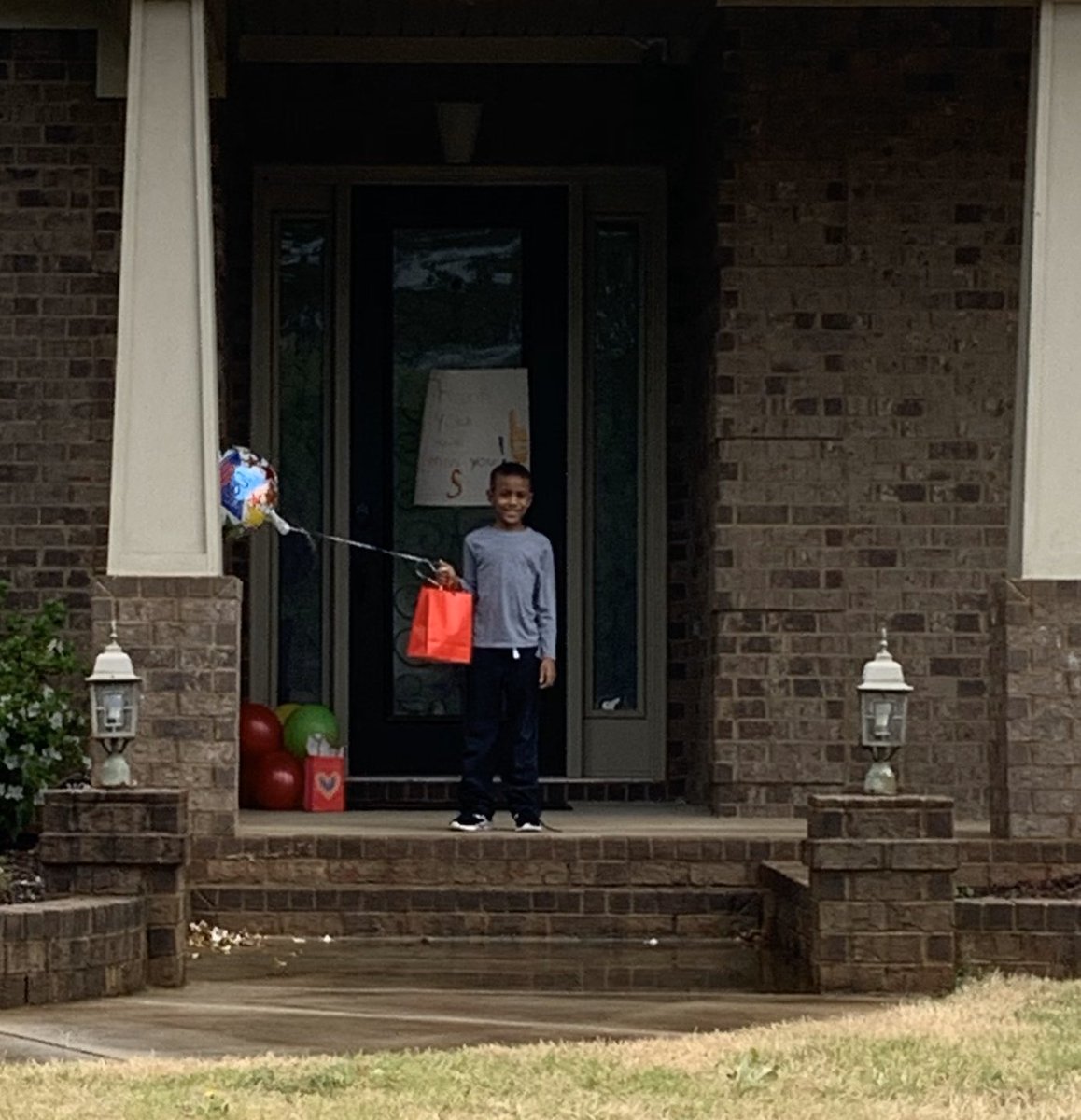 ShemikaStinnett's tweet photo. I wasn’t 30 minutes or less, but HUGE shout out to Sam’s Club #4776, Dominoes on Jeff Road, & @balloons_my_way for helping me spread some ☀️ shine each week @LegacyElement @MadCoSchools It just warms my ❤️ #LESisWithU #IgniteExcellenceMCSS https://t.co/nbbZC583m3