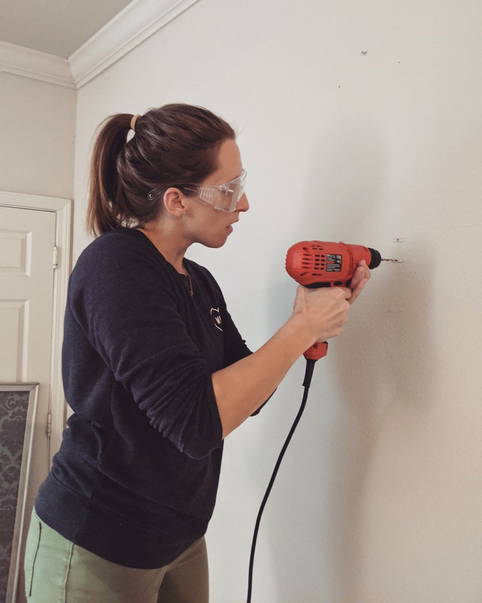 ChelsAndrewsWX's tweet image. If you didn&apos;t mount your TV on the wall, were you even quarantined?

(Pictured drilling my security deposit away)

#lockdownprojects #todolist #diy #powertools