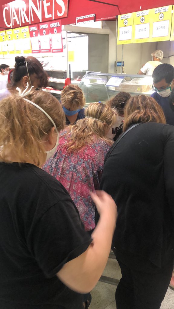 Brunotosto90's tweet photo. Por suerte en @coto_arg se respeta el higiene y la distancia. La gente peleándose por un pedazo de carne... https://t.co/hF2mpssgKB
