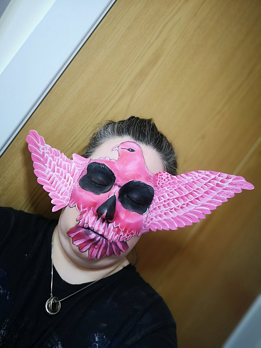 makeup_mummy17's tweet photo. Soar high

This was inspired by Vanessa Davis aka the skulltress on ig

@MakeupRVLTN conceal and define infinite concealer &amp; ghost baking powder
@ObsessionLDN_ liquid latex to fix the wings on
@Snazaroo red, white and black paints

#JeffreeStarApproved #makeupobsessionprlist https://t.co/t6Dsnv0Pp9