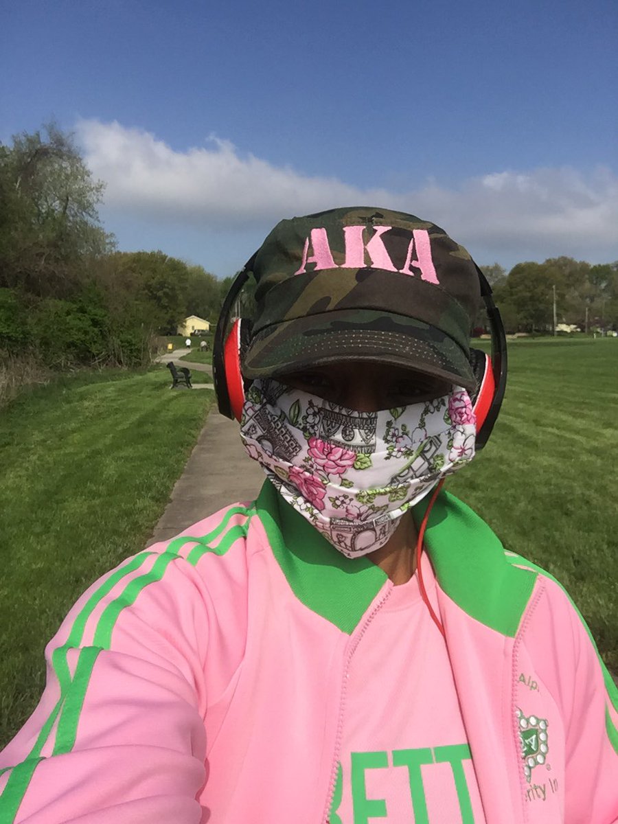 ugoapril2's tweet photo. #Prettygirlswalk @akabokc1 #AIDSWalkKC https://t.co/yxLCM08NRt