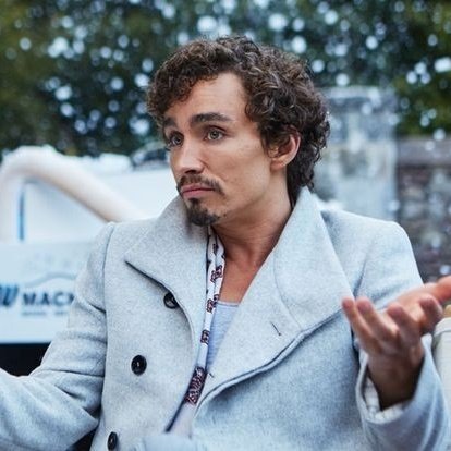 robert sheehan characters replying to "I want a baby" texts, a thread :