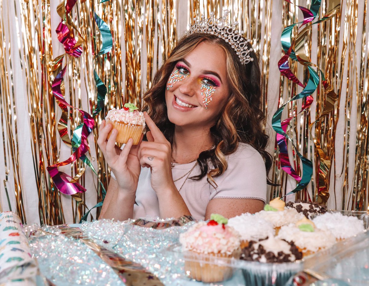 britttanygracee's tweet photo. It’s my freakin birthday quarantine style 🎂 https://t.co/zHLjBYjq88