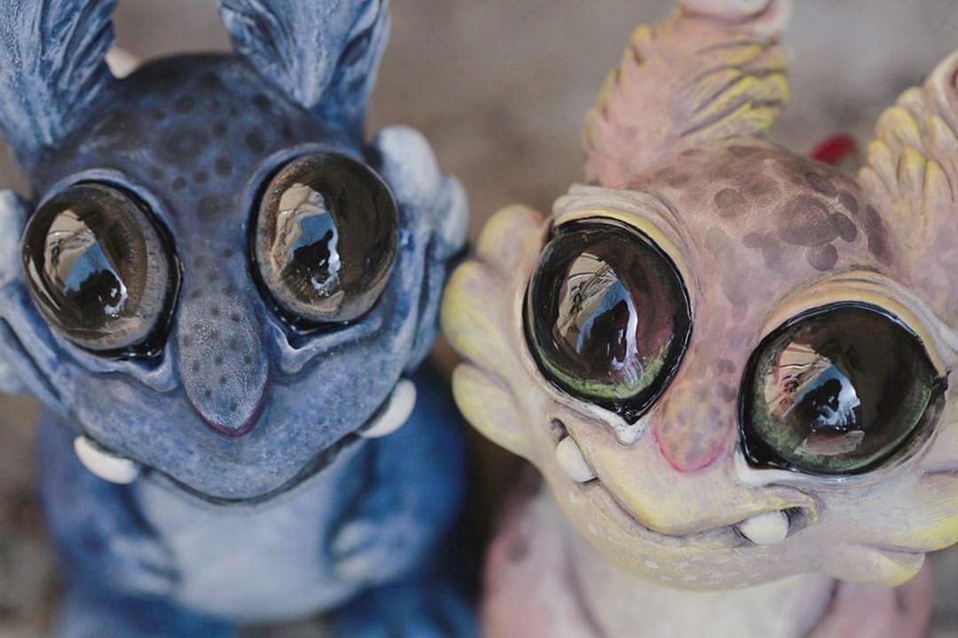 UCCProjects's tweet photo. Check out this amazing collaboration between @remjie_malham and Awesome Oso ! Oso have done an outstanding custom paintjob on Remjie’s Sugarfly sofubi dolls. These are truly mesmerizing one of a kind dolls with both artists styles combining in such a unique way. https://t.co/MQJwSjupTl