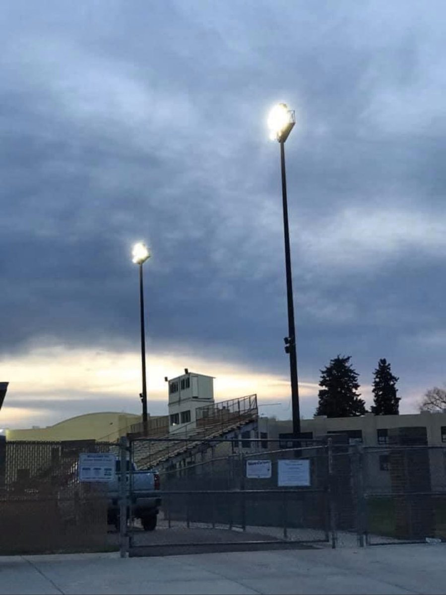 HelenaBengals's tweet photo. The lights at Vigilante were on for the Class of 2020 last night! We love our Seniors! #HHSClassof2020 https://t.co/Iex7V1KUei