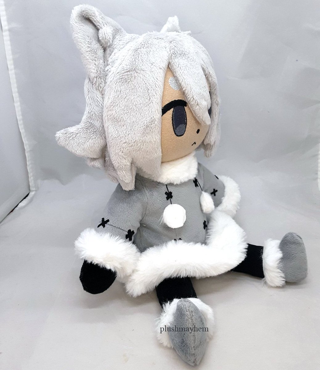 And one more <a href="/nomnomnami/">nami</a>, the incredibly cute and important Treat!! I actually made Treat yeaaaars ago, so it's nice to revisit her and see how I've improved/changed.
#LonelyWolfTreat