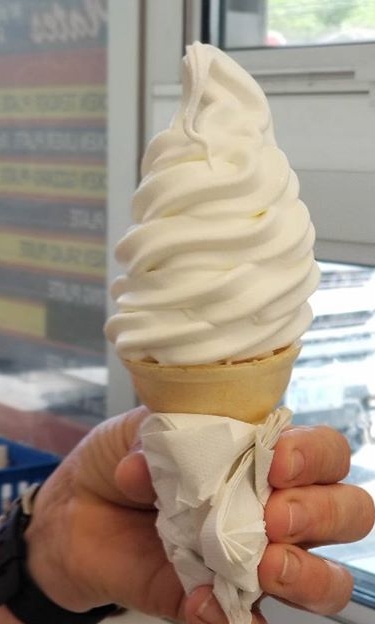 DebbiesDriveIn's tweet image. 🤔Did you know Vanilla Ice Cream is America's Favorite Flavor?!😊🍦

What's YOUR favorite flavor!?🍦

📲: 434-447-8136
#debbiesdrivein #debbiesdriveinsouthhillva
#americasfavoriteflavor #vanillaicecream #debbiesicecream #icecreamlovers #familylife #softserveicecream