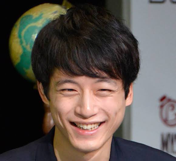 ぺこ 坂口健太郎とか高橋一生みたいにちょっとだけ頬こけてるのめっちゃ好き 頬こけさせたい
