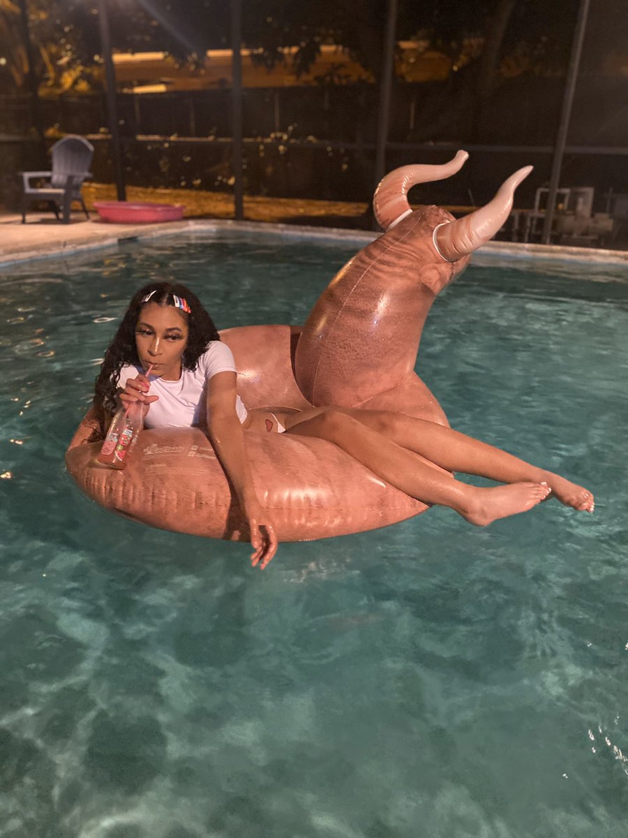 _KiwiCrissy's tweet photo. I’m a Taurus, I’m stubborn , I’m lazy but determined , I’m patient but will kill you. I’m always sleep and extremely loyal. I don’t tak shit from nobody cus I’m somebody. Happy birthday to me ❤️ https://t.co/doxwvdOd0i
