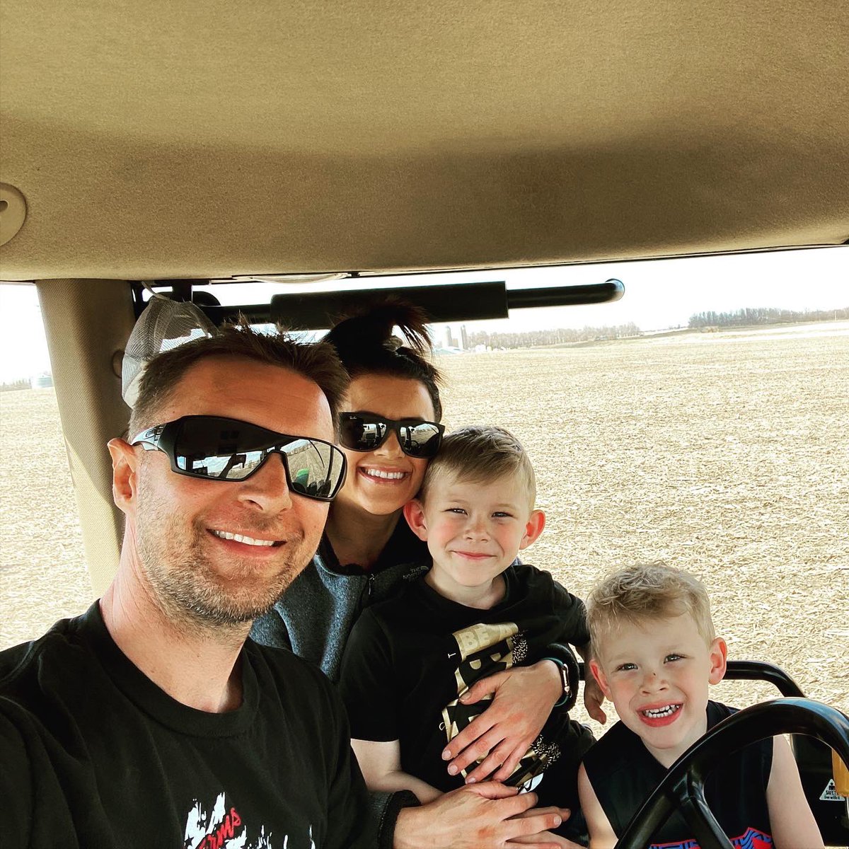FarmFitMomma's tweet photo. GUESS WHAT....we officially started #plant20 Whoot whoot 🙌🏼🤩👏🏼⠀
⠀
I finally got a picture with all 3 of my dudes and wait for it....ME! (See full post on my Instagram Page)
#farmwifelife #farming #sdagproud https://t.co/d7SNk9HuUc