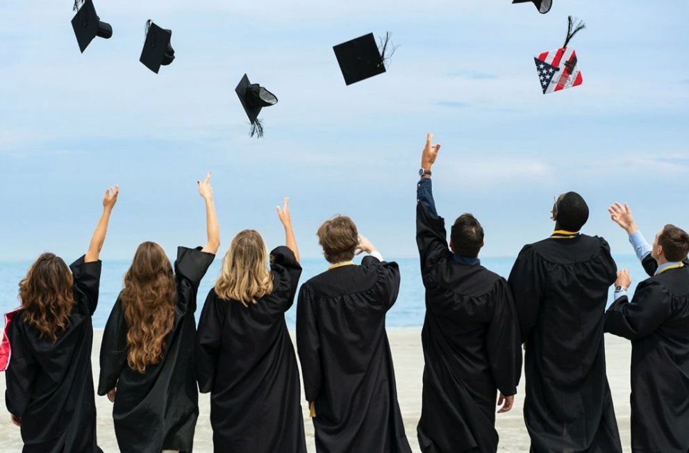CCGAtweets's tweet photo. #SpringGraduates, we want to celebrate you and your hard work. We are hosting an online graduation ceremony Saturday, May 23, at 1 p.m. on the College’s YouTube and Facebook channels.
Please be sure to mark your calendars! #WeAreMariners #CoastalGeorgia https://t.co/E1KHdQO32z
