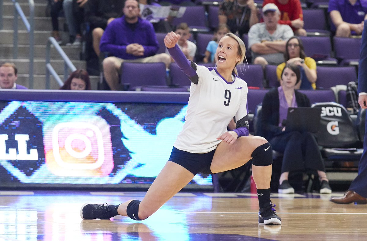 GCU_WVolleyball's tweet photo. Congratulations to Emma on graduating with her Bachelor of Science in Exercise Science.  🤘🎓

#LopesUp https://t.co/9RGV70T7AF