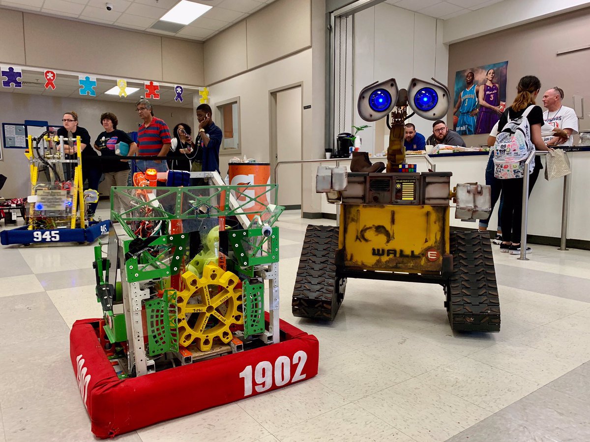 FRCBacon1902's tweet photo. Day 6 of #12DaysofOutreach! What better way to recruit more kids into @FIRSTweets and robotics than to bring robots to their school! We love school STEM nights &amp; showing kids what is possible with STEM. Sometimes we make some new robot friends along the way! https://t.co/KybcyM0VQH