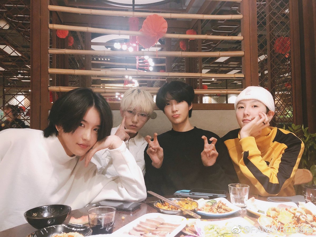 GirlgroupsBR's tweet photo. [THREAD] Conheça o FANXYRED, girlgroup que ficou conhecido por seu estilo diferente chamado de "tomboy" ou "andrógeno" que busca quebrar padrões impostos a mulheres da indústria musical. https://t.co/FH1bp5kaqO