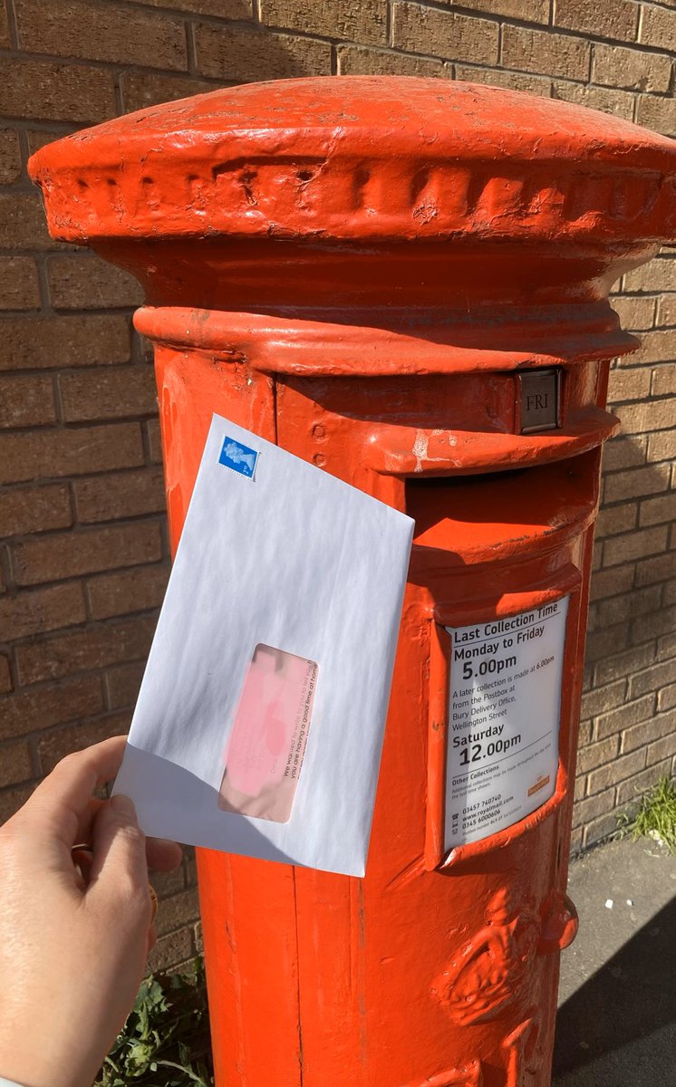 Mulberry_Bush_'s tweet photo. SUNFLOWERS - sent with love 🌻💛
We worked hard last wk preparing 800 envelopes of sunflower seeds &amp; a special poem for all our children who aren’t in nursery at the moment.💛Our key worker children will be busy planting their own sunflower seeds with us in nursery next week 🌻 https://t.co/IZCsmUdBHV