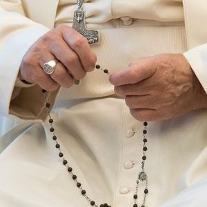 AlmudiOrg's tweet photo. Carta del Papa a los católicos por el mes de mayo https://t.co/8xJIMTmwH9 https://t.co/SNgTRh8gMB