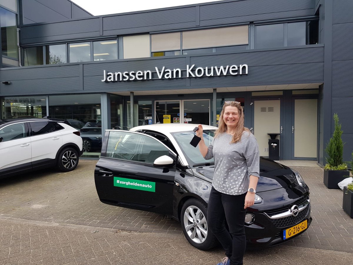 colinda01's tweet photo. Ik voel me zo vereerd dat ik hieraan deel mag nemen. Vandaag mijn #zorgheldenauto opgehaald bij Janssen van Kouwen in Huizen. 
Thank you, thank you, thank you! 
Voorlopig geen zorgen over reizen met het openbaar vervoer!
Geloof het nog steeds niet, zo ontzettend bedankt ❤️🙏🏻❤️ https://t.co/yn8AzaiLRf