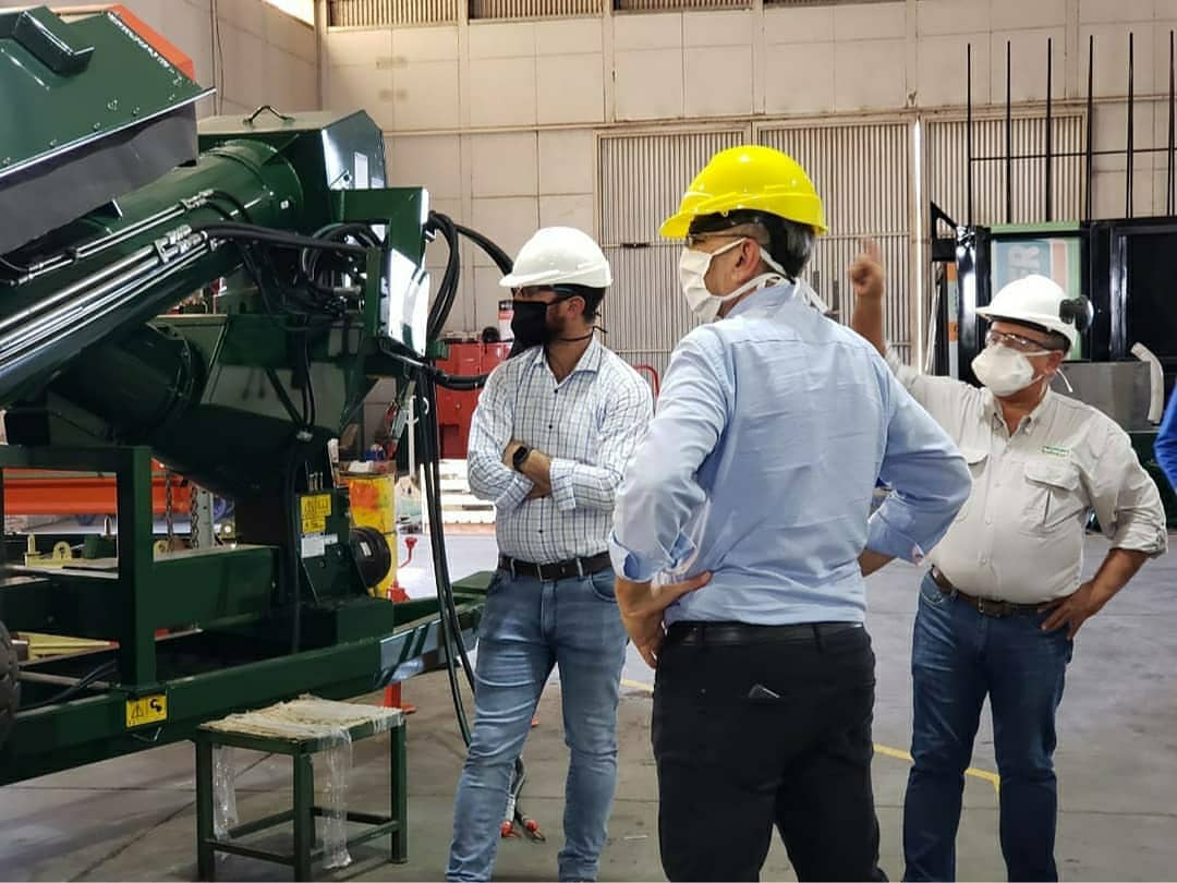 industrialessun's tweet photo. @robertosukerman  junto al Senador @alcidescalvoOK, visitaron @RichigerMaq dentro de las inspecciones que realiza @SantaFeTrabajo, para fiscalizar cumplimientos del Protocolo de Seguridad e Higiene por Covid19 a las empresas exceptuadas del aislamiento social, prev y obligatorio https://t.co/accyCER60L
