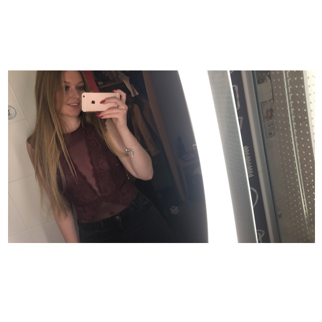 JenniferVardin's tweet photo. RT et Follow pour une nude dans tes dm 🥵
Marre de ce confinement .. si un gars chaud passe par la viens en DM 🥵👅 https://t.co/D7FnQrGMcV