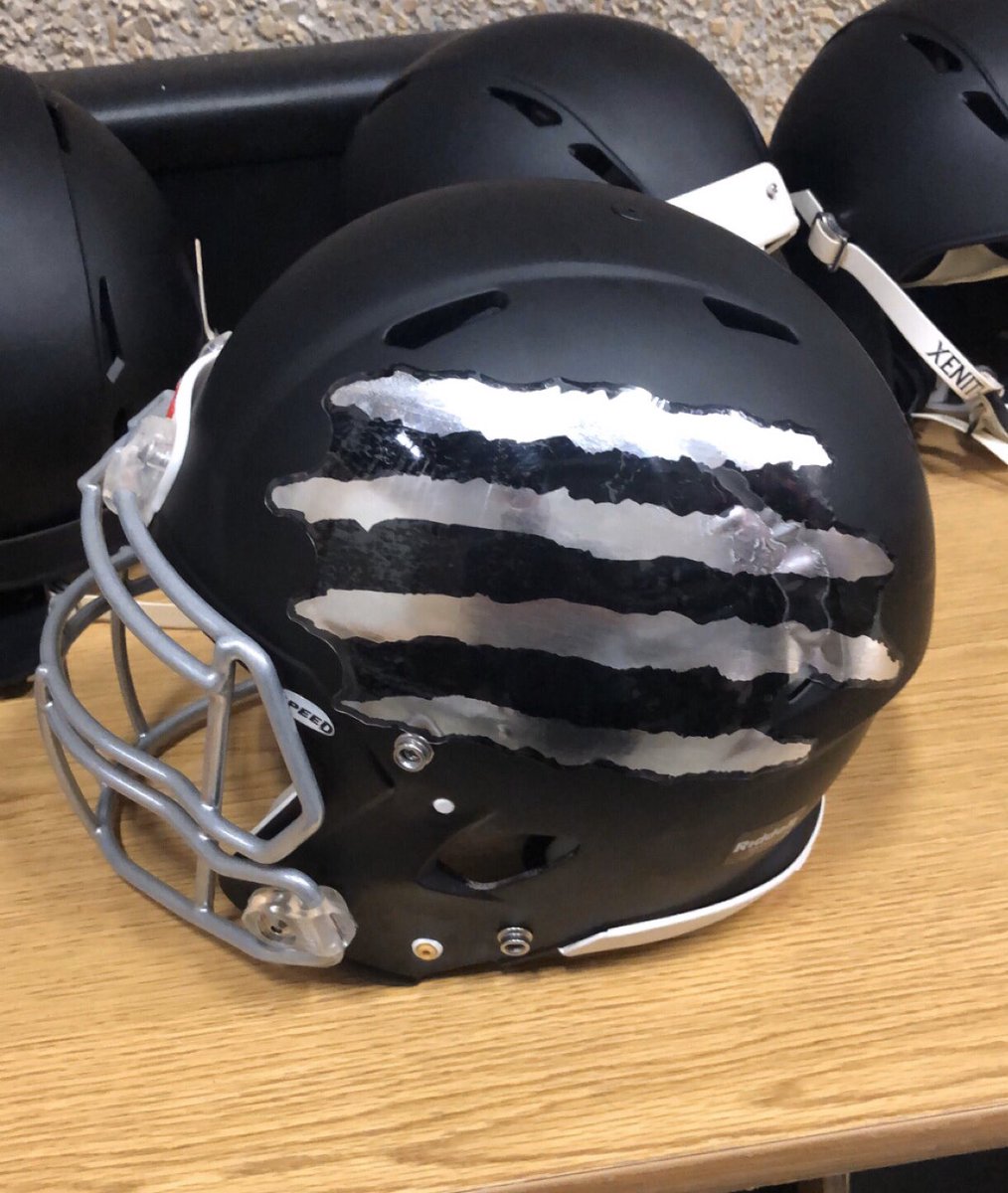 Coach_Benedetto's tweet image. BV= White Helmet- VH= Black