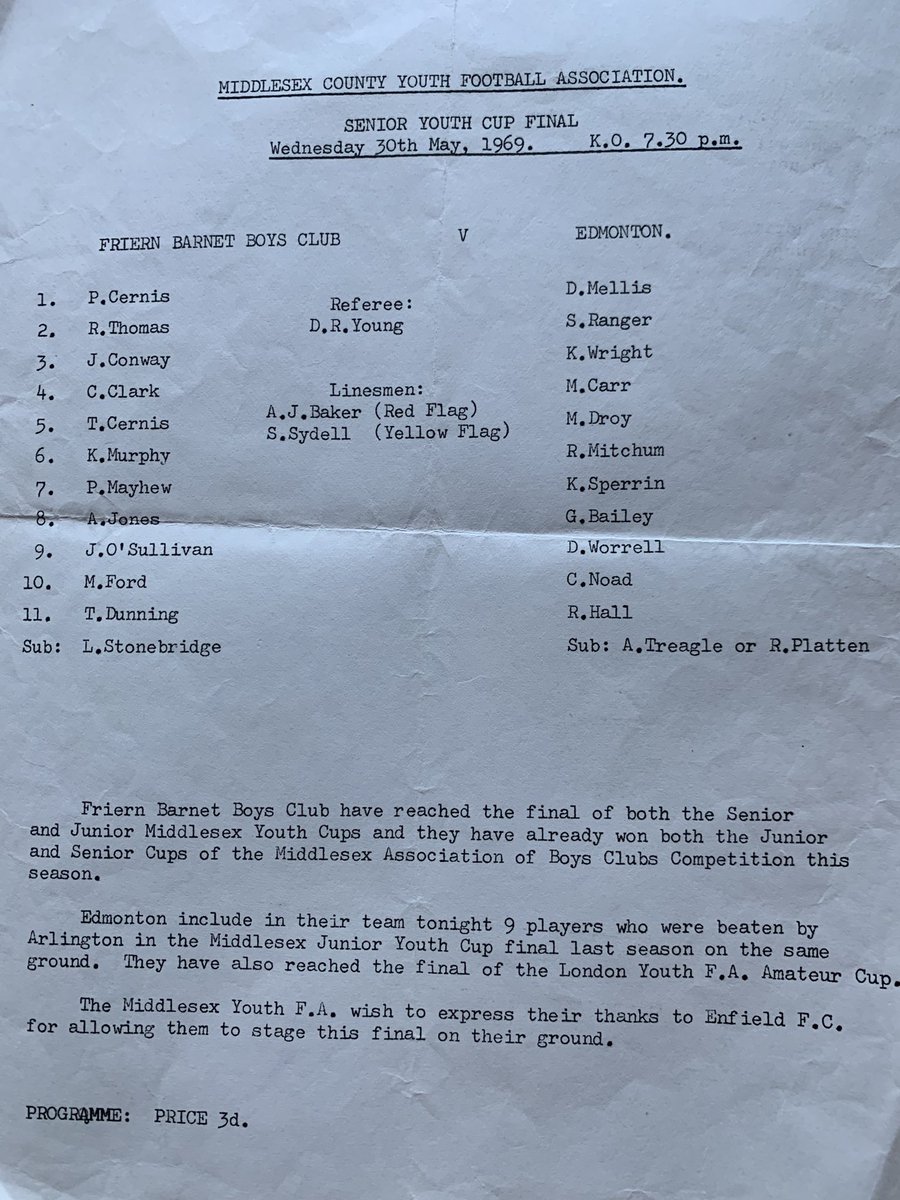 Prettyvacant64's tweet photo. May 1969 Middlesex Youth Cup Final between Friern Barnet Boys Club and Edmonton, played at Enfield’s ground. Quite a few players went on to appear for Enfield. Think Edmonton’s centre half may be Micky Droy of Chelsea fame. ⁦@NonLgeProgs⁩ #Fprogs https://t.co/hNUgSzLtq2