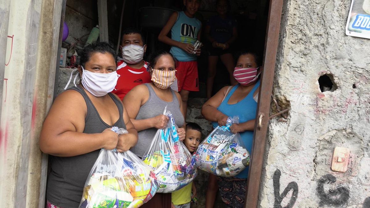 PedroPabloDuart's tweet image. Cuando llevamos médicos, fumigación y kits alimenticios estamos llevándole a la ciudadanía bienestar y la certeza de que este equipo trabaja incansablemente para que juntos superemos la emergencia. ¡Estamos sumando todos los esfuerzos para salir adelante! #Mapasingue
#GuayasVive