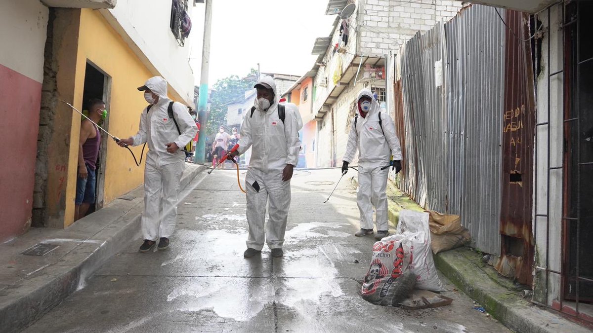 PedroPabloDuart's tweet image. Cuando llevamos médicos, fumigación y kits alimenticios estamos llevándole a la ciudadanía bienestar y la certeza de que este equipo trabaja incansablemente para que juntos superemos la emergencia. ¡Estamos sumando todos los esfuerzos para salir adelante! #Mapasingue
#GuayasVive