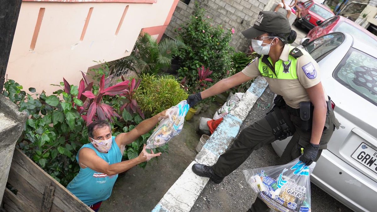 PedroPabloDuart's tweet image. Cuando llevamos médicos, fumigación y kits alimenticios estamos llevándole a la ciudadanía bienestar y la certeza de que este equipo trabaja incansablemente para que juntos superemos la emergencia. ¡Estamos sumando todos los esfuerzos para salir adelante! #Mapasingue
#GuayasVive