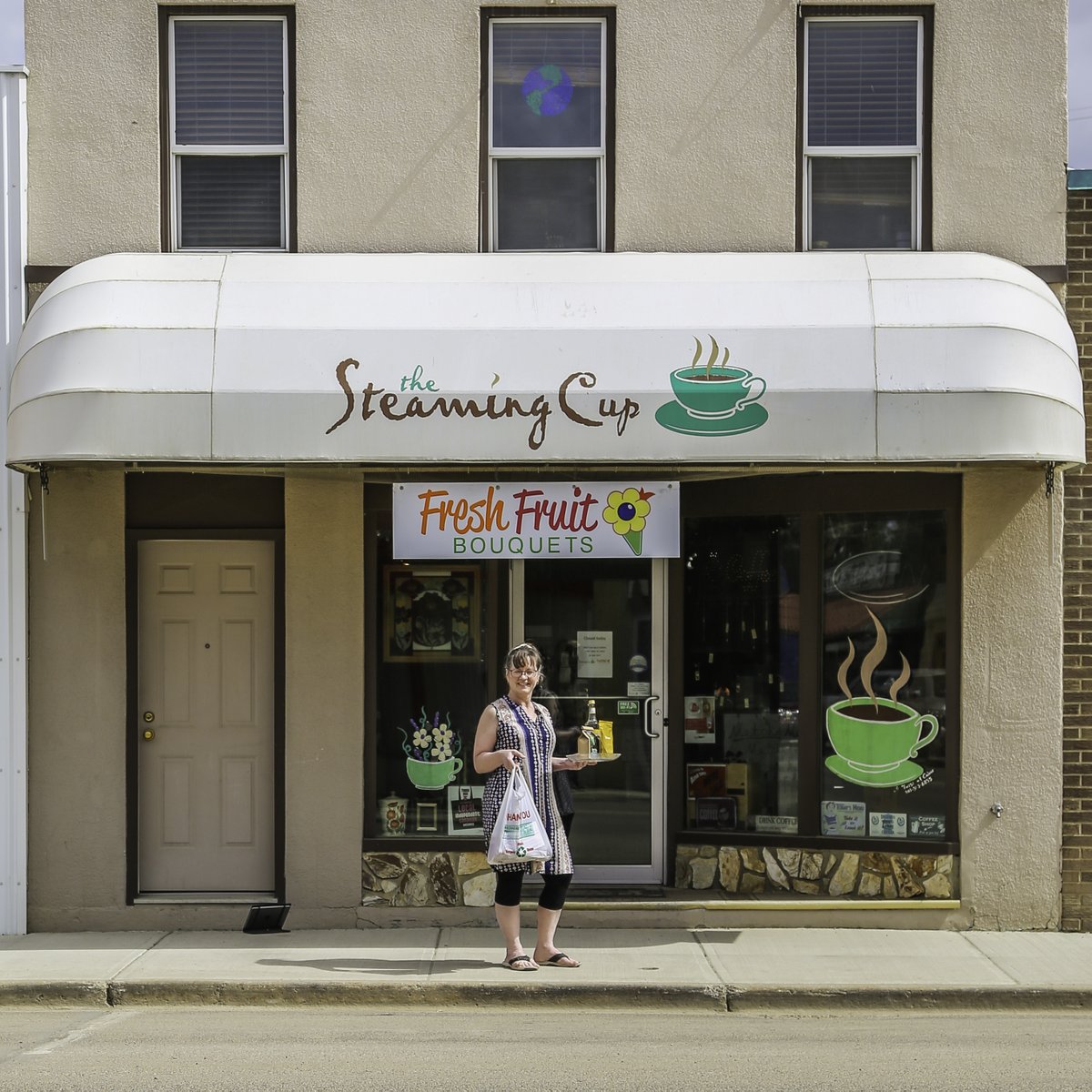 Businesses are finding ways to serve their customers while keeping everyone safe.  @TheSteamingCup is offering curbside pick up. Get in touch for your #BizPorchrait #ShopLocal #StayConnected #StaySafe <a href="/CityofBrooks/">City of Brooks</a> <a href="/Brooks_Region/">Brooks Newell Region</a> <a href="/BrooksChamber/">Brooks and District Chamber of Commerce</a>