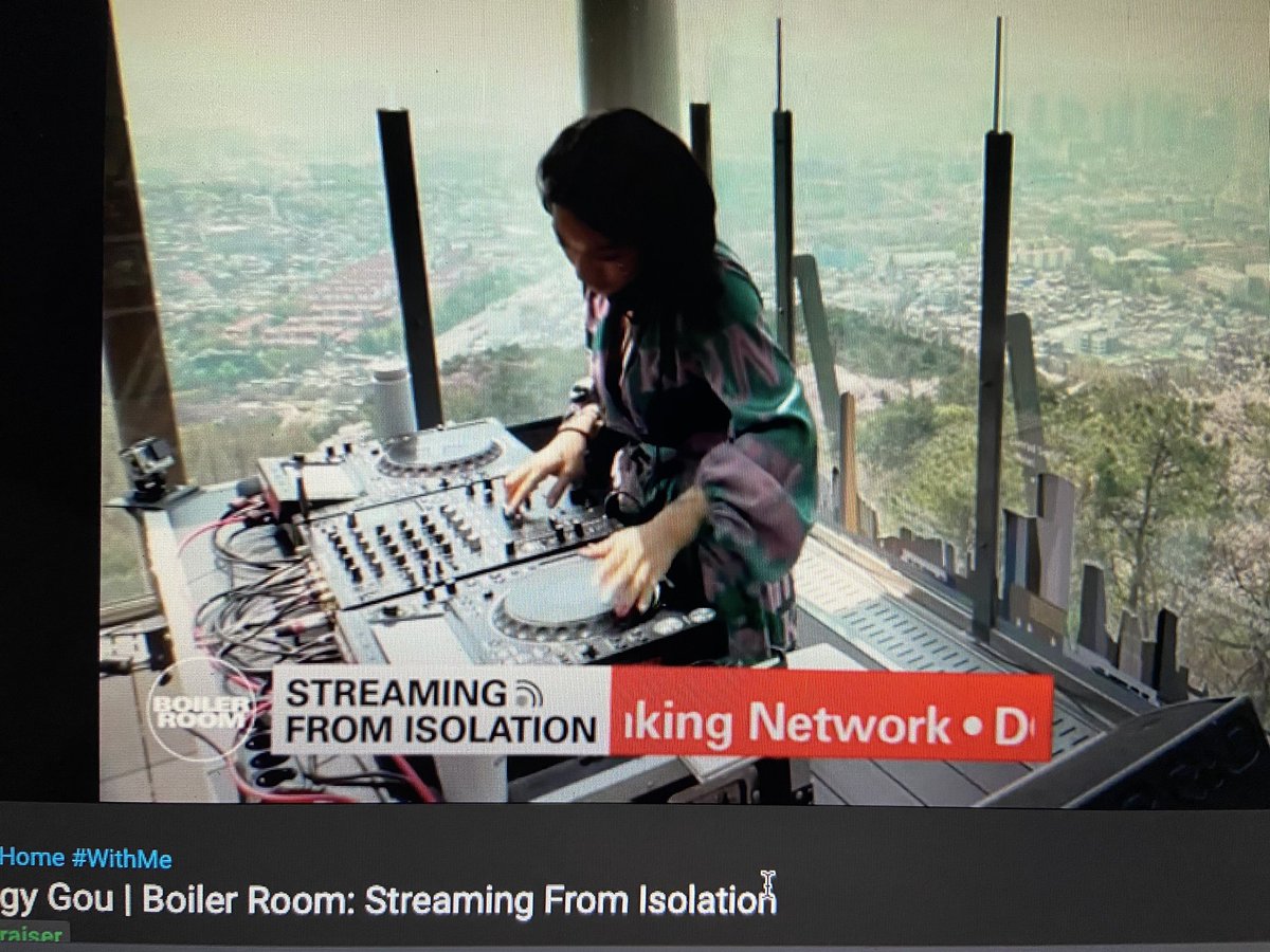 sharedbyme's tweet image. #PeggyGou @boilerroomtv best moment 🔥