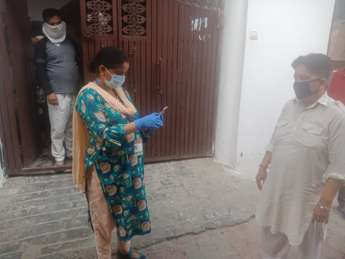 JammuSdm's tweet photo. #COVID19 
Comprehensive health audit survey by our corona warriors using Swasthya Nidhi app in Gandhinagar constituency. More than 16000 families screened so far.201 teams deployed.Lets support hard work of our teams by giving full cooperation @dcjammuofficial @DrJitendraSingh https://t.co/LhirkGBMmF