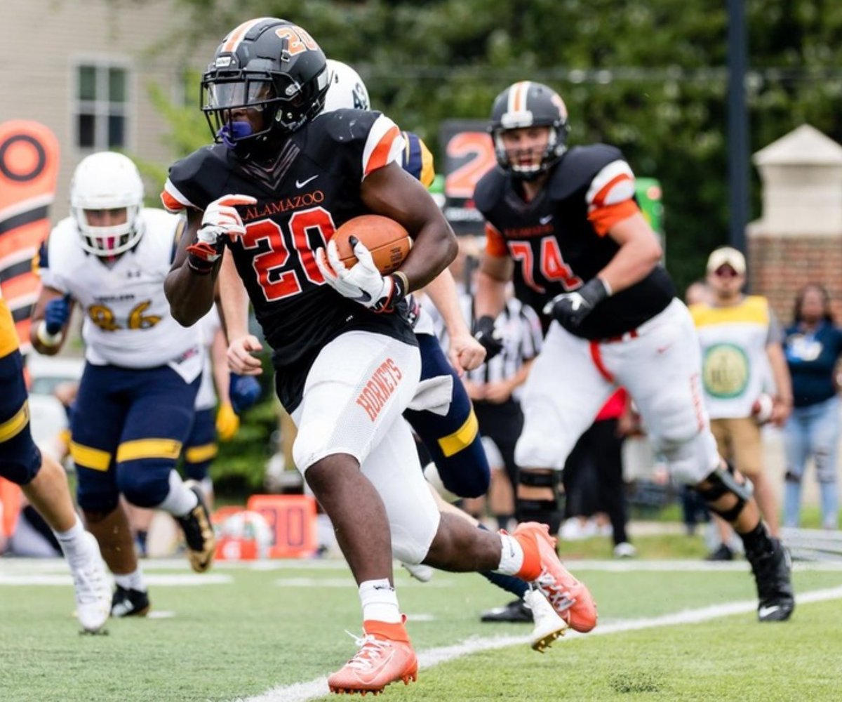 TyrekHendee's tweet photo. Thankful and very blessed to the man above. I received my 2nd offer from Kalamazoo College🙏🏽🖤🧡!! #SwarmTheDay @CoachZorboKZOO @LynkTy @KzooFootball @coachgoldsmith1 @Coach_Brou @EWW6726 @jrantonini @stmartinsports @Coastfootball @FBrecruitmissi1 https://t.co/KoZpqR7QDx
