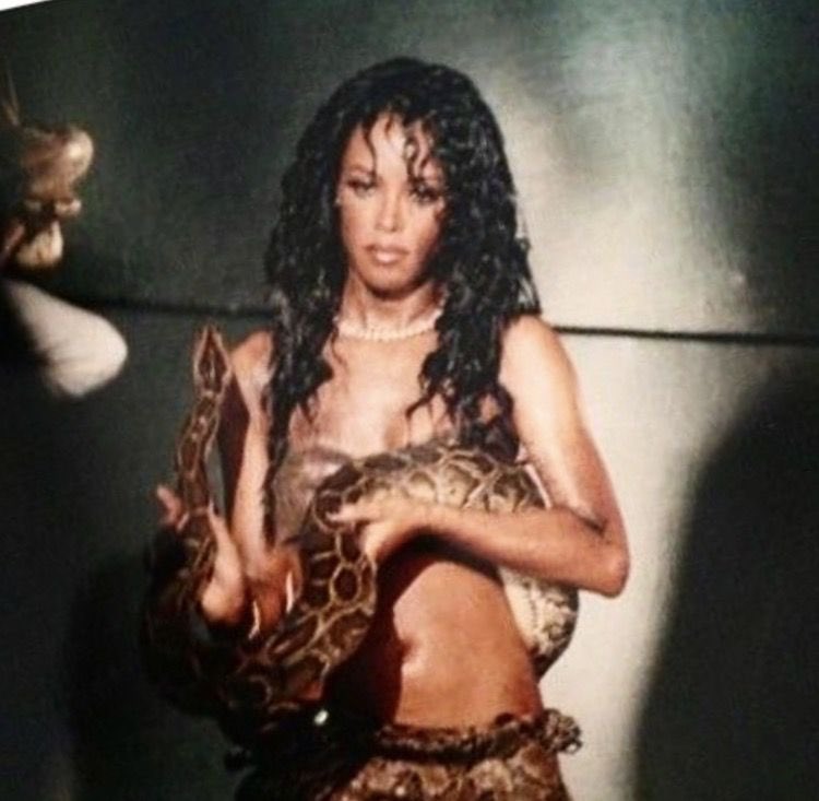 Rihanna as Aaliyah , a thread