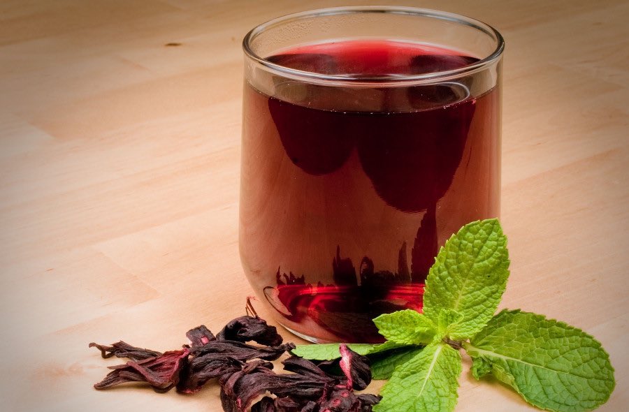 Le bissap ou 𝒥𝓊𝓈 𝒹’𝒽𝒾𝒷𝒾𝓈𝒸𝓊𝓈 ( pour certains voleurs de recette) est un jus obtenus grâce à l’infusions de pétales (feuilles ¿? ) d’hibiscus sechées. Un délice quand c’est bien frais voir glacé  à ne pas confondre avec le thé à l’hibiscus !