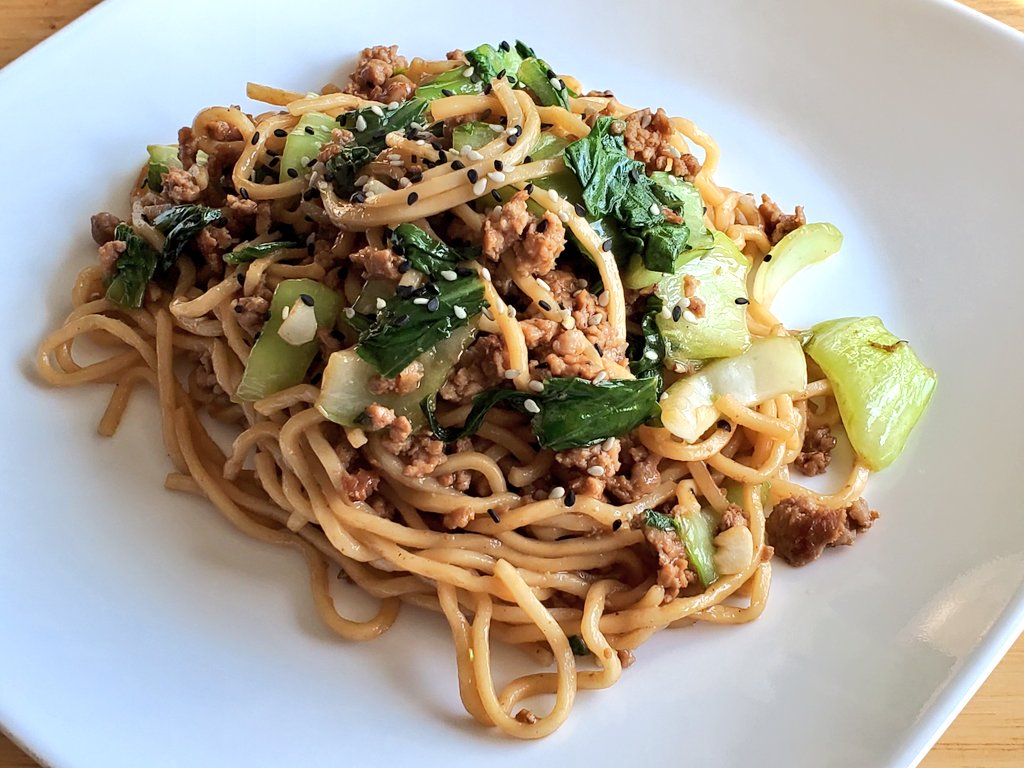 Tonight's dinner,

Pork Lo Mein with baby bok choy