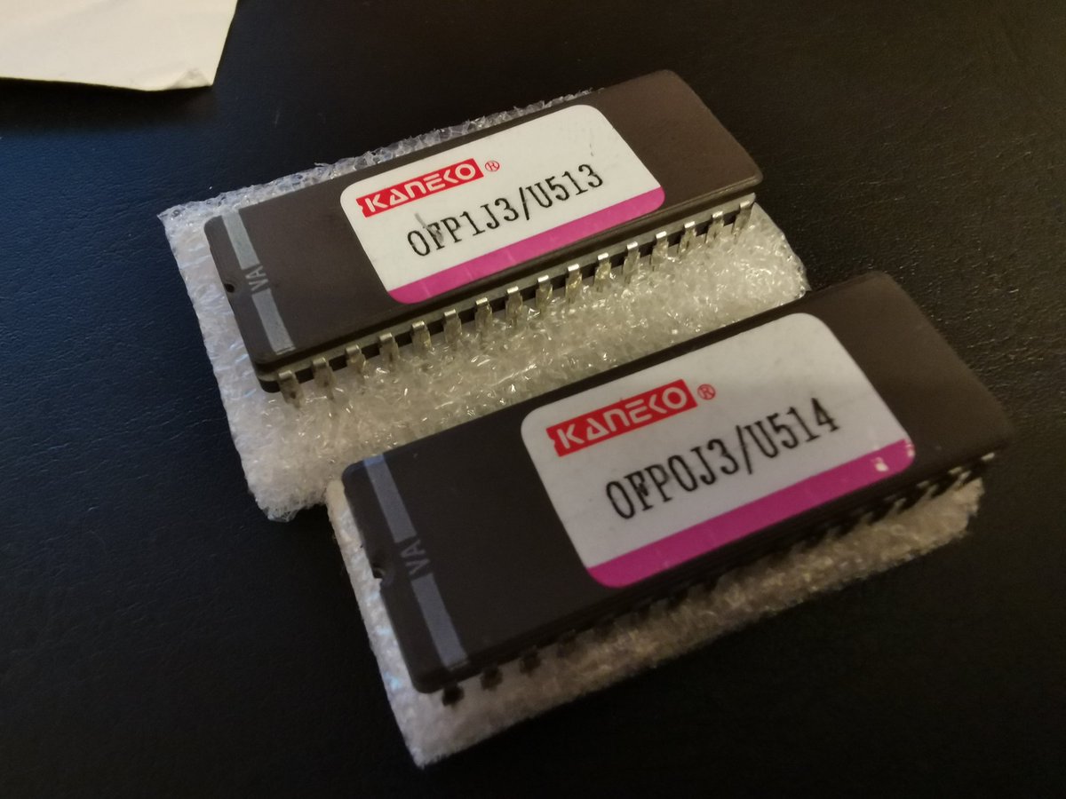 Swapped out these guys for two 27C4001s which I programmed with ofp1j3.513 and ofp0j3.514 respectively. Both taken from a MAME Oedo dump.