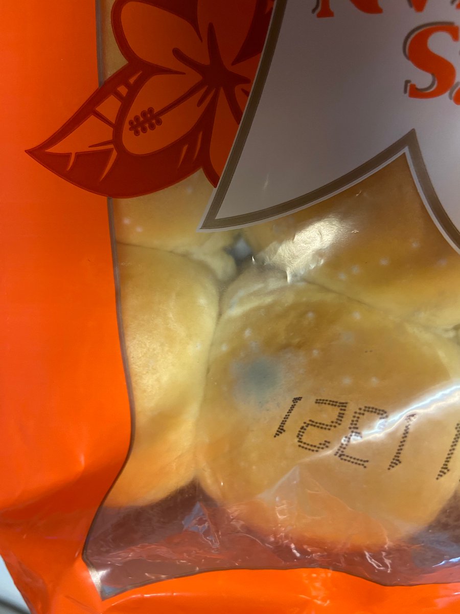 fefeinc's tweet photo. @WeisMarkets this is nasty, unethical, and negligent. The bread I purchased today was 10 days old but the bakery changed the date. #Mold #Coronavirus #WhatsNext https://t.co/Cifal9Eg9F