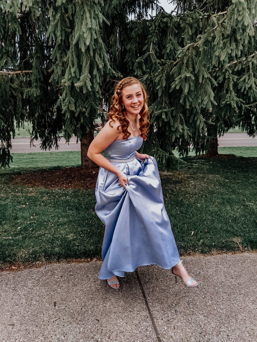 amberrenglish's tweet photo. who needs the venue... alexa and i dance pretty well in my kitchen already #prom2020 @JenisonStudCo https://t.co/TrndqpC8AJ