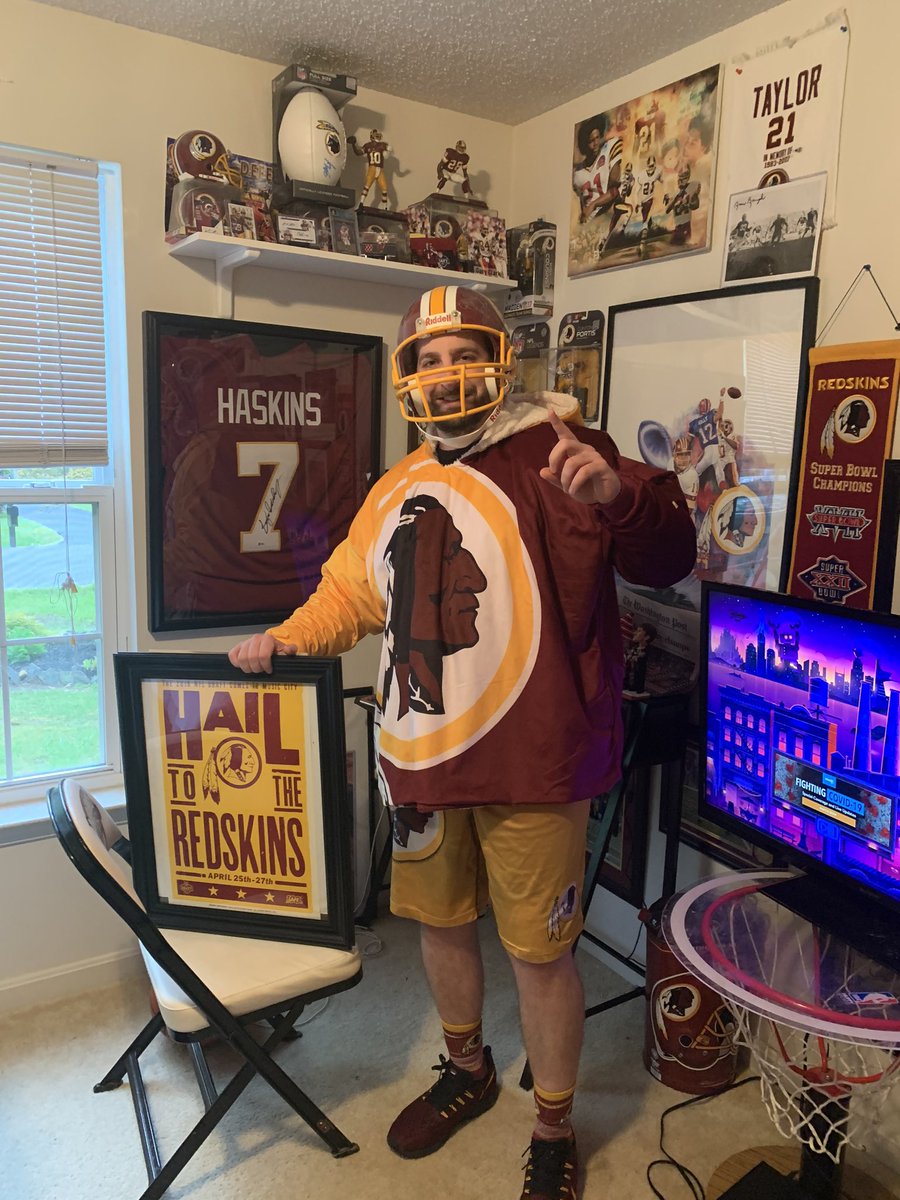 MTylerRoberts2's tweet photo. #HTTR #Redskins #VirtualDraftParty @Redskins https://t.co/Y4OvqkvM4I