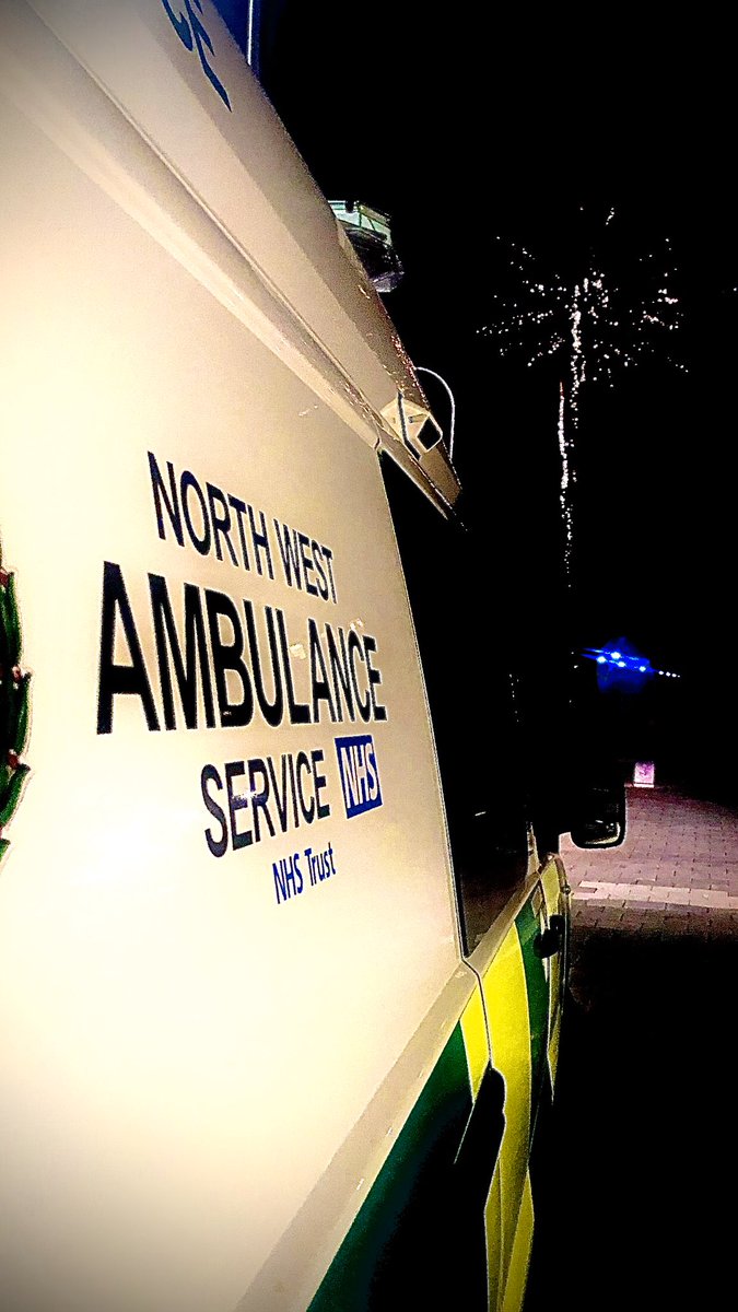 NWAmb_JonK's tweet image. The end of 2/3 working alongside MHP from @Mersey_Care providing support to patients in MH crisis- giving a bespoke service and safe referrals 💚 #MHTC #TeamTriage