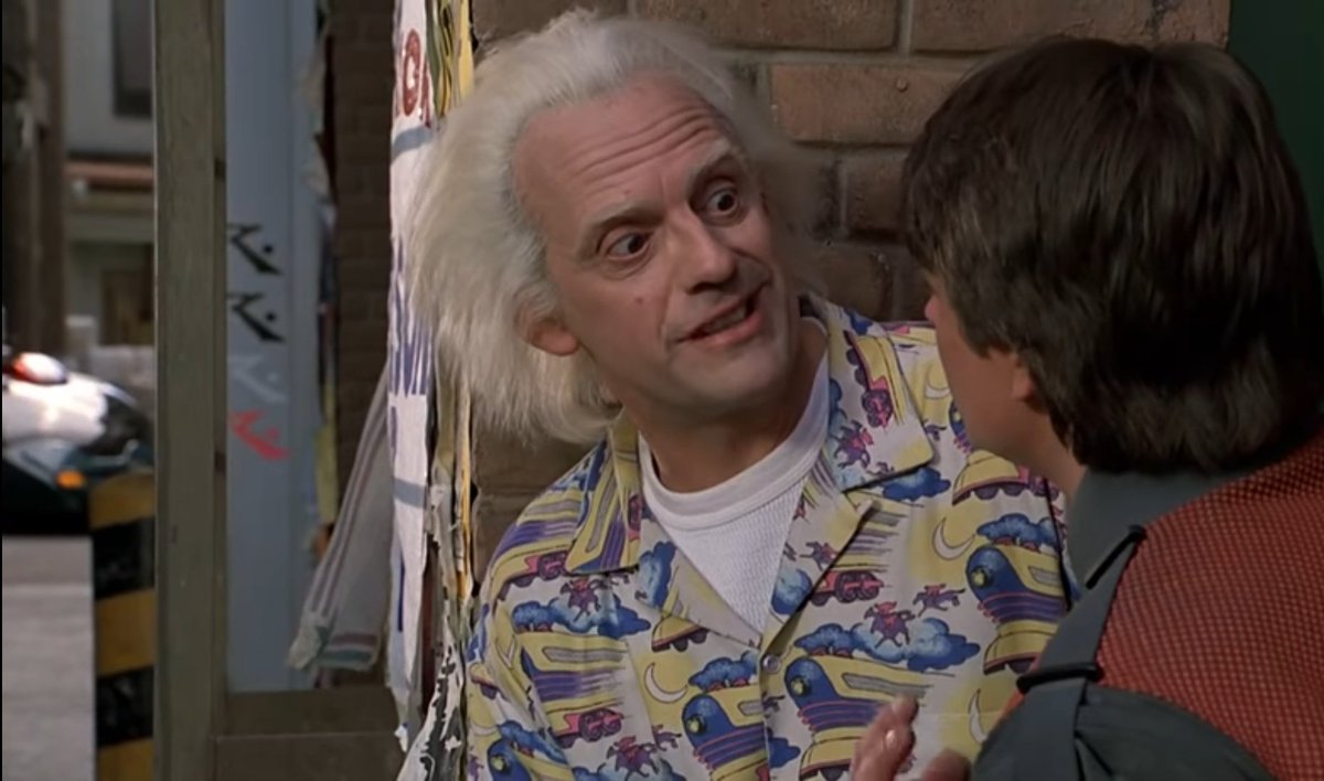 artruction's tweet image. Después de este descubrimiento creo que me merezco unos Nike MAG 👟 #backtofuture #bobgale #nikemag Hoy ví el estampado de la camisa de Doc Brown que tiene puesta en el año 2015 cuando viajan al futuro, y es la escena en la cual roban la locomotora 🚂 en los caballos en BtoF3. 😌