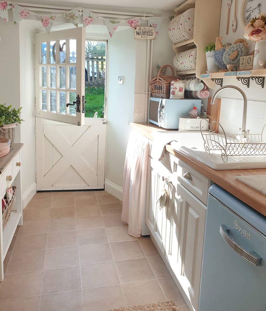 cannscottage— the owner of this account, Sarah Cann, owns a rectory cottage and posts interiors of said cottages. similar to the previous account, it has a very pastel-y vibe. https://instagram.com/cannscottage?igshid=kifgml8snxnw