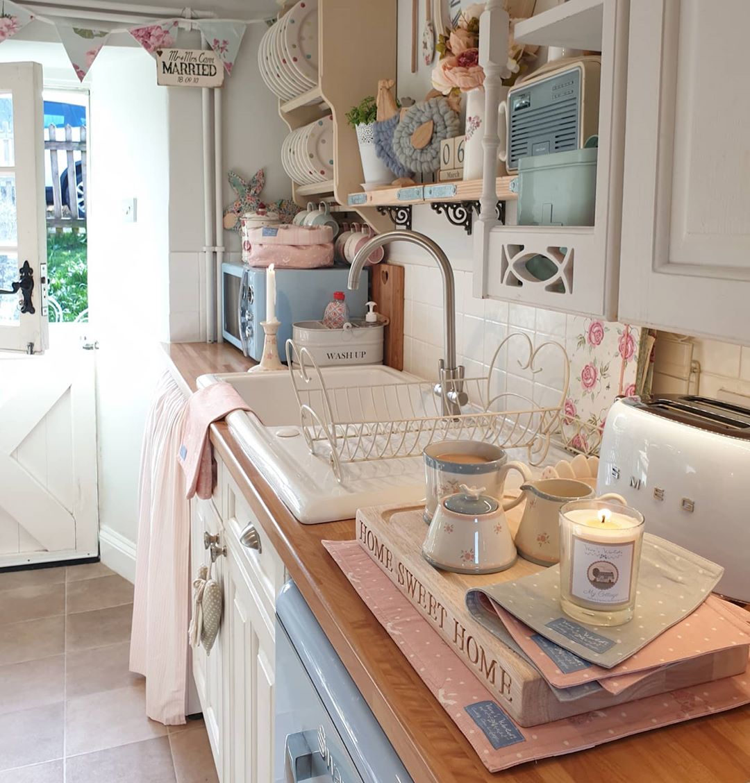 cannscottage— the owner of this account, Sarah Cann, owns a rectory cottage and posts interiors of said cottages. similar to the previous account, it has a very pastel-y vibe. https://instagram.com/cannscottage?igshid=kifgml8snxnw