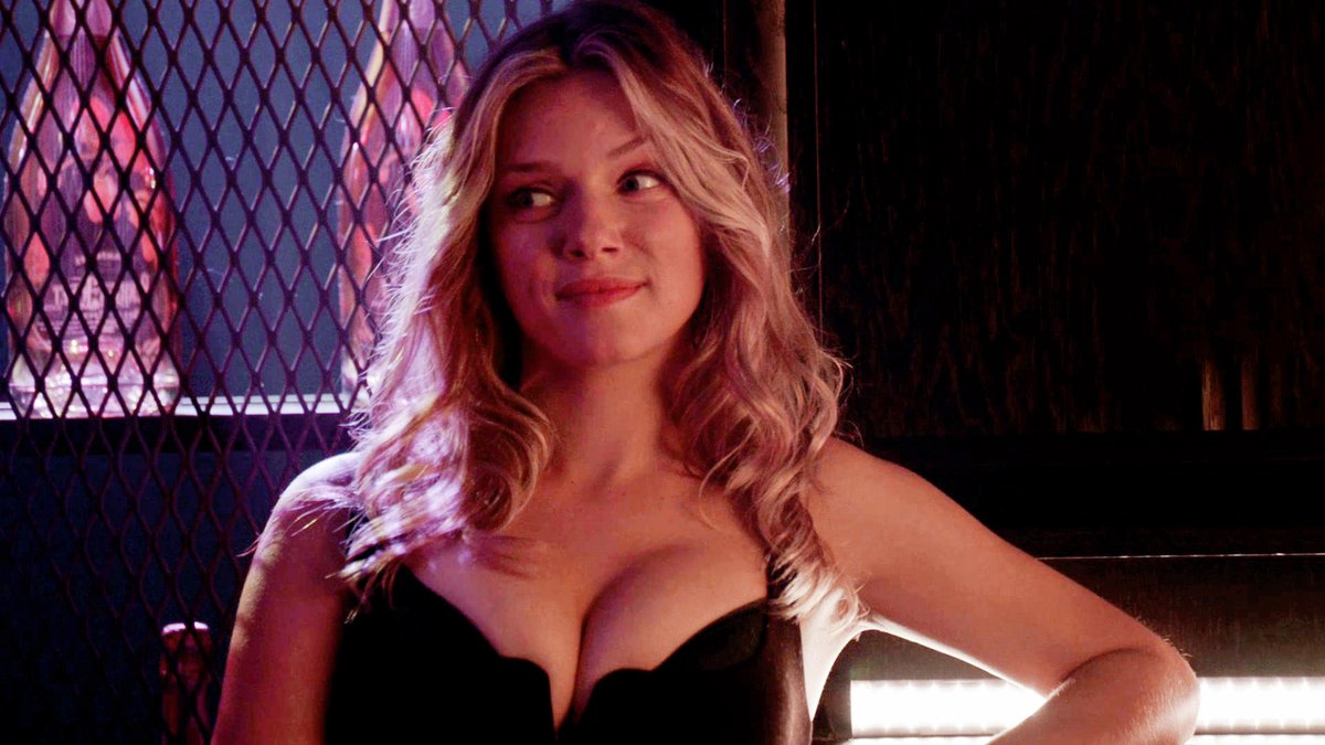 Tracy Spiridakos. 