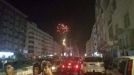 Faiz20008's tweet photo. #جنوبيون_لانعرف_الا_النصر
عاجل 
احتفالات ضخمة والعاب نارية من فوق المنازل في العاصمة الجنوبية عدن عند سماع بيان الانتقالي الجنوبي بالادارة الذاتية للجنوب...
الله اكبر والله الحمد🎊🎉 https://t.co/mhPKUVullH