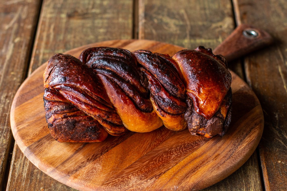 jesterkingbeer's tweet photo. Black Metal Chocolate Babka from Jester King Kitchen!
Available for curbside pickup. We're open 7 days a from 12-8pm. Order online (https://t.co/iv2dko3BTU) or call 512-661-8736.
#jesterking #jesterkingkitchen #blackmetal #babka Photo by Granger Coats https://t.co/ywLKWB9LvI