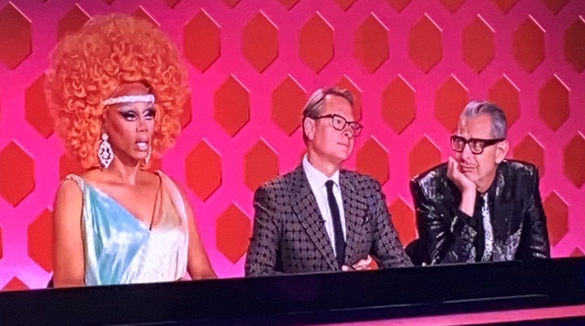 CoreonDu's tweet image. Jeff Goldblum can do no wrong 🤩  #HubbyGoals