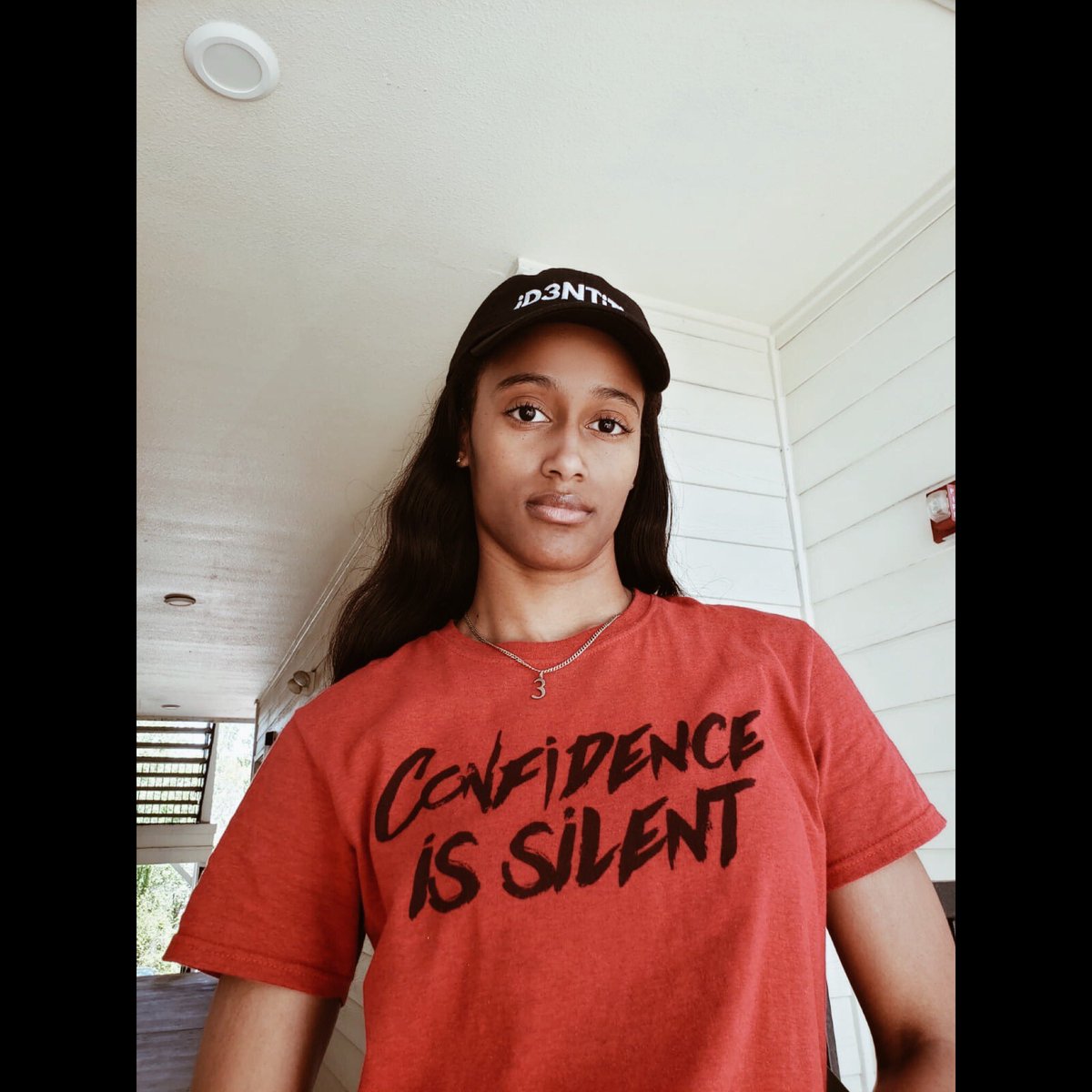 iD3NTiTY_BRAND's tweet photo. The most beautiful thing you can wear is confidence🥀 
#iD3NTiTY #DareToBeYou https://t.co/jbqM89VnWB
